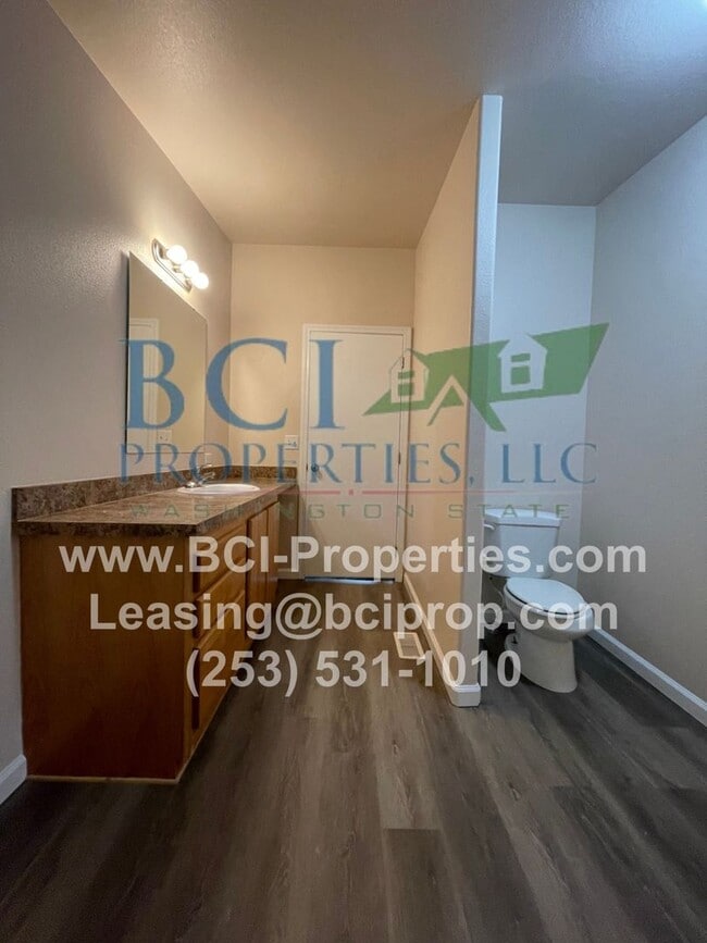 Building Photo - 3 BEDROOM, 2 BATH AVAILABLE $1795.00