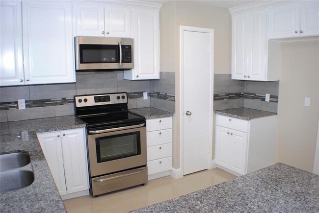 Building Photo - 227 Shiloh Dr