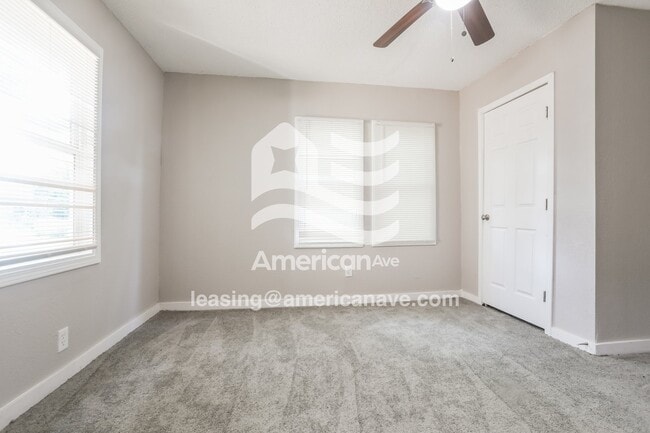 Building Photo - 3044 E 32 St
