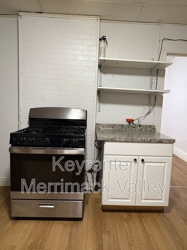 Building Photo - 58-60 Temple St 1st Fl