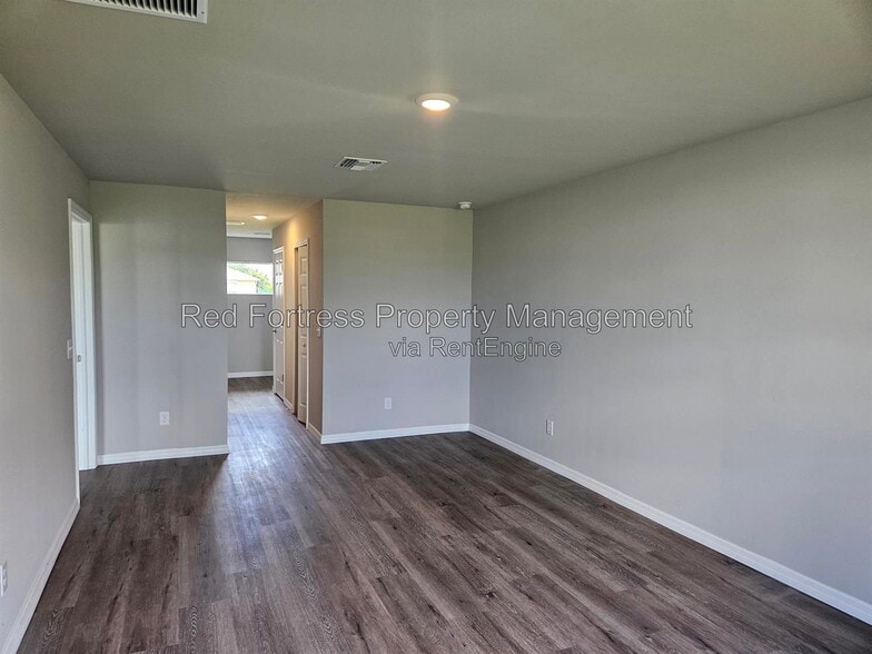 Building Photo - 2300 NW 9th Ave