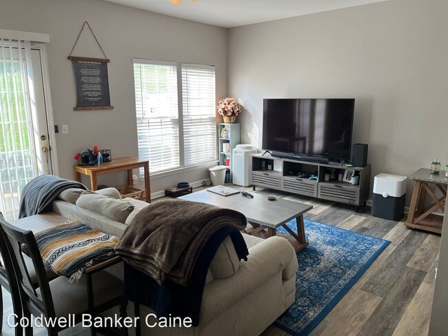Building Photo - 2 br, 1.5 bath House - 72 Spring Crossing ...