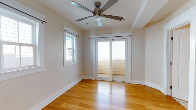 Building Photo - Updated and Spacious Coronado Townhome Ava...