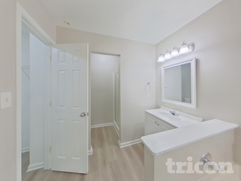 Building Photo - 701 Barbee Farm Dr