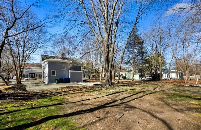 Building Photo - 38 Forest St
