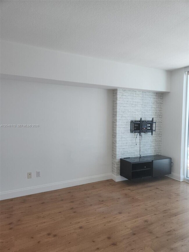Building Photo - 325 S Biscayne Blvd