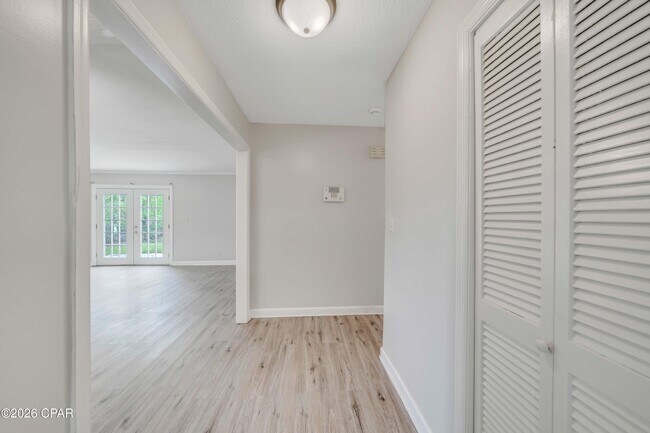 Building Photo - 404 Missouri Ave