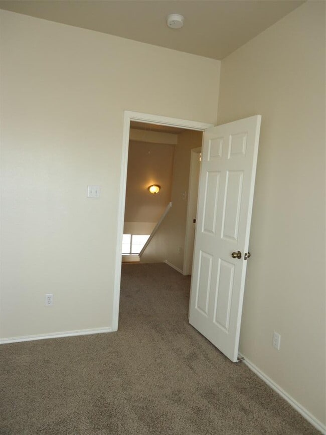 Building Photo - 2847 Southampton Way