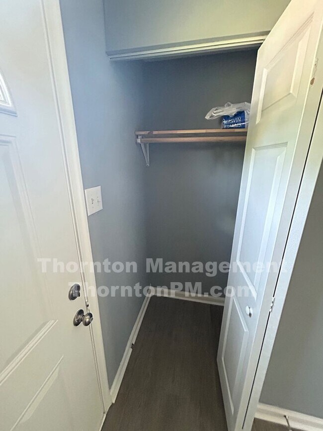 Building Photo - Culpeper Newly Renovated Townhouse