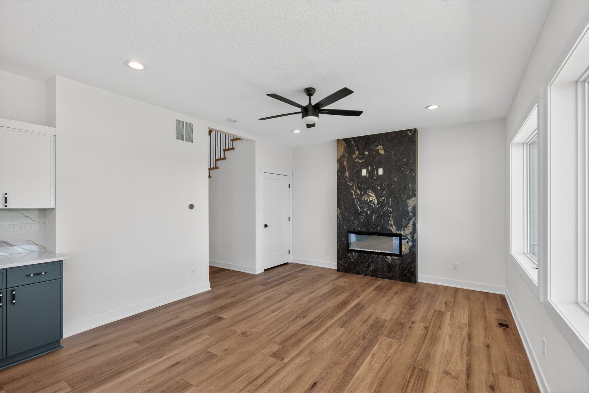 Building Photo - 1130 NW Sproul Dr