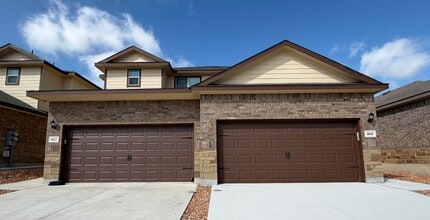 Building Photo - Modern 3/2 Townhouse is NBTX
