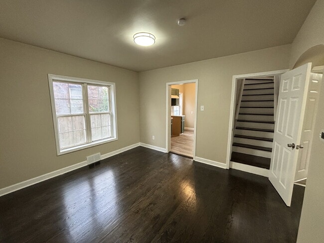 Building Photo - Charming 3-Bedroom Home with Spacious Yard...