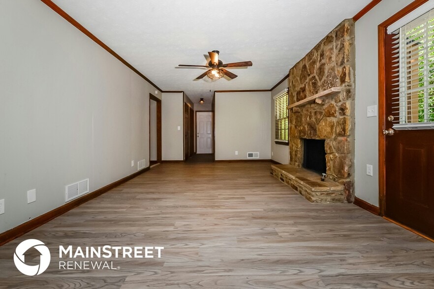 Building Photo - 3445 Colony Dr SE