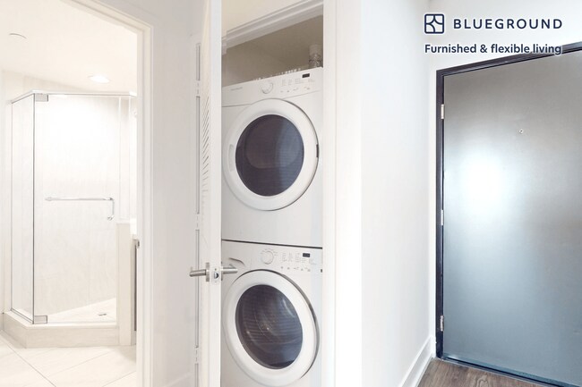 Building Photo - 807 N Hudson Ave