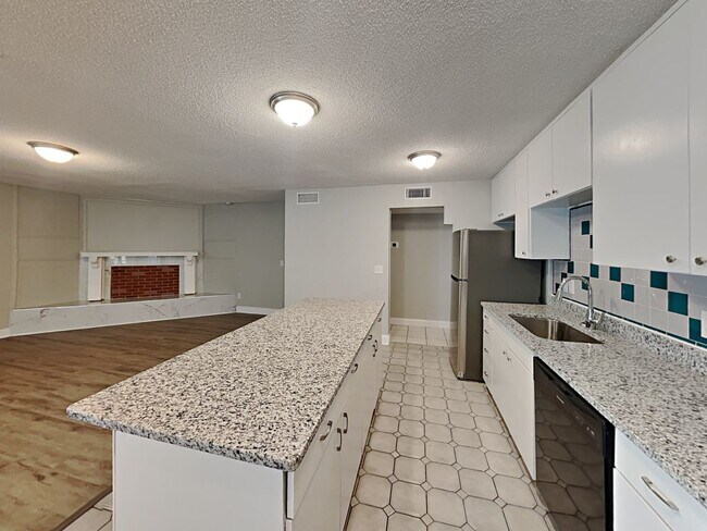 Building Photo - Coming Soon! 3 BR/2BA | Newly Renovated Single Family Home | 2-Car Garage Parking | In Jacksonville!