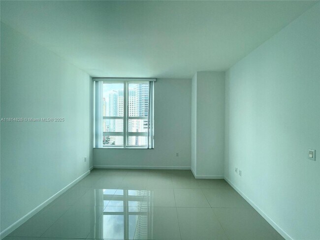 Building Photo - 950 Brickell Bay Dr