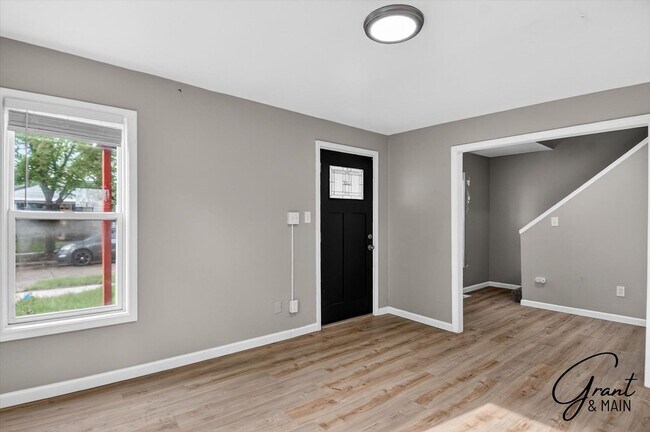 Building Photo - $1500 3 bedrooms