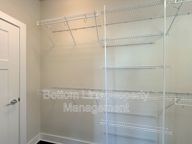 Building Photo - 118 W Poindexter Dr