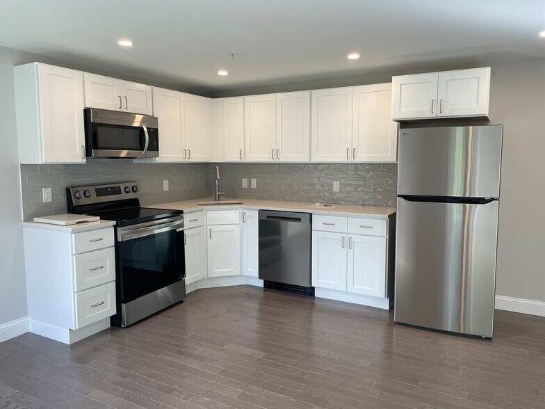 Primary Photo - 328 Bank