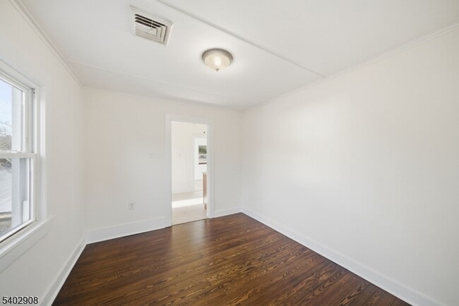 Building Photo - 75 Lakeview Terrace