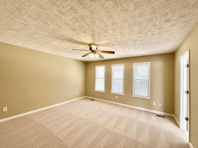 Building Photo - 384 McKees Rock Ln
