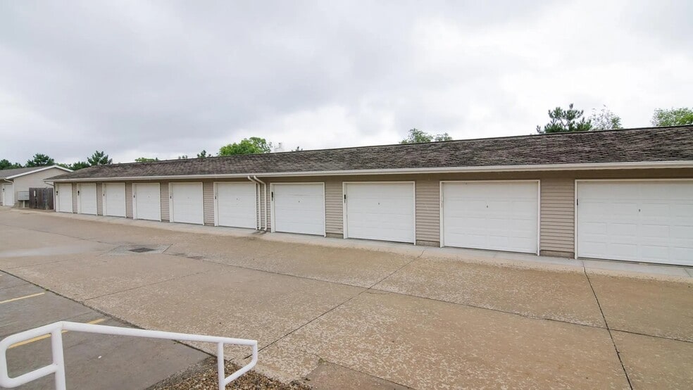 Garage - 80 Cherry Ct