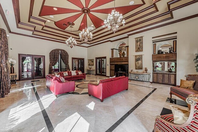 Building Photo - 10513 Versailles Blvd