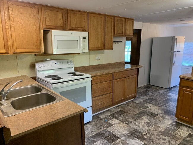 Building Photo - 2235 GA-90