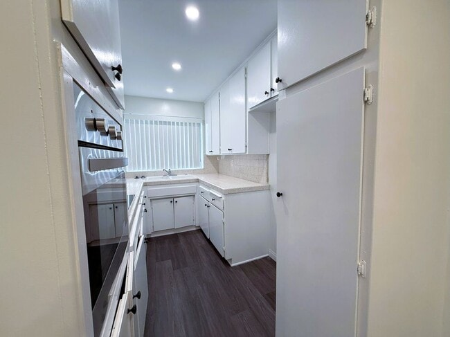 Building Photo - 525 Fischer, 1