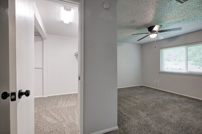 Building Photo - 1707 Ridgemont Cir
