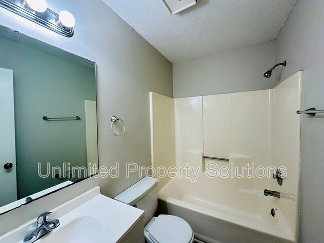 Building Photo - 213 Sunn Aire Ct