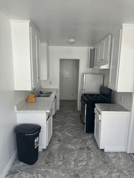 Kitchen - 6609 1/2 Brynhurst Ave