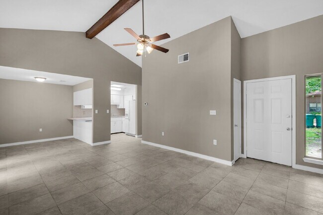 Building Photo - "Charming 2-Bed Townhouse Oasis in Shalimar !"