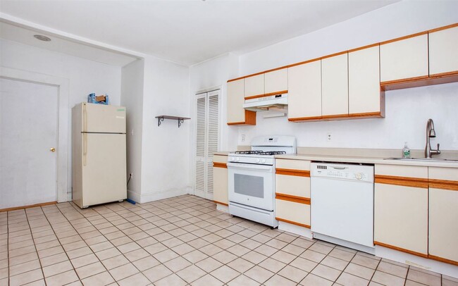 Building Photo - 504 Washington St