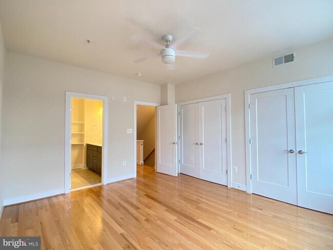 Building Photo - 924 King Farm Blvd