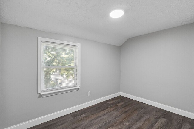 Building Photo - 1272-1274 E 21st Ave