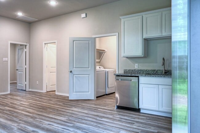 Building Photo - 12091 Canal St