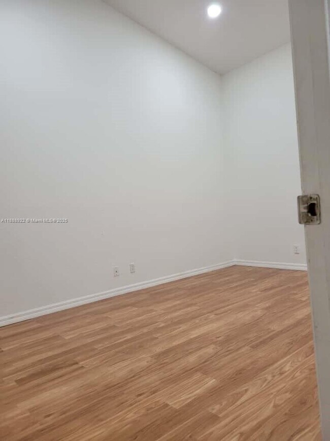 Building Photo - 3883 Coral Tree Cir