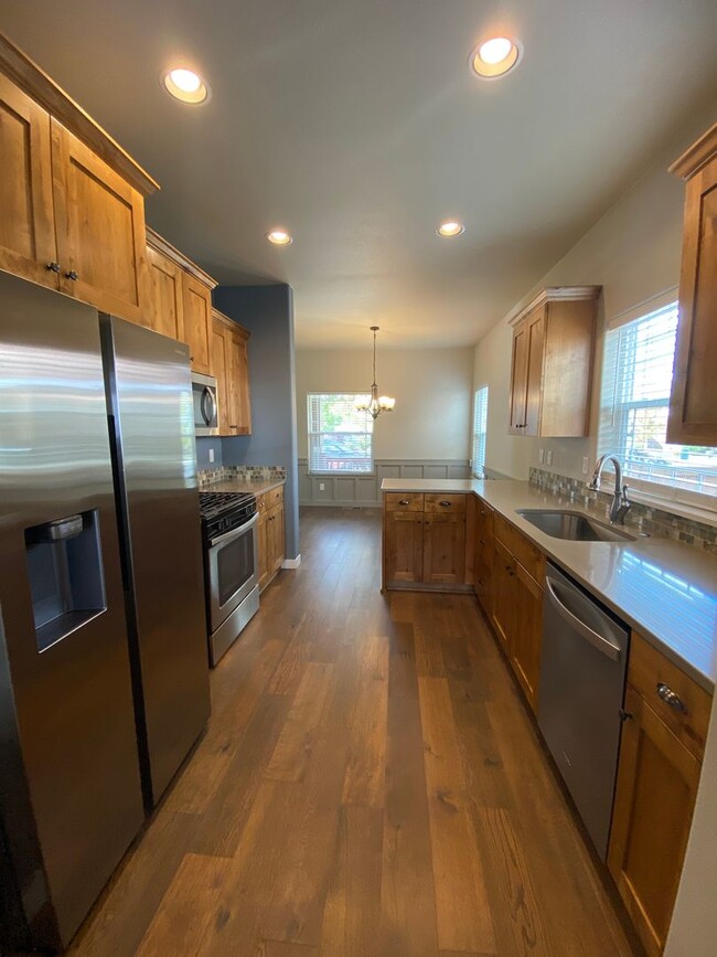 Building Photo - Spacious 3-Bedroom Home with Bonus Room in...