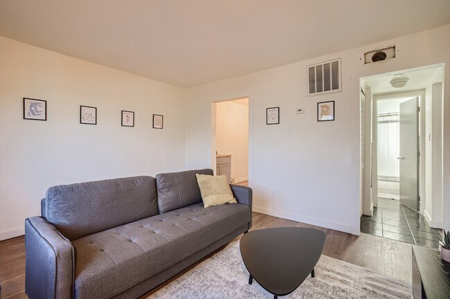 Building Photo - 940 S Arcadia St