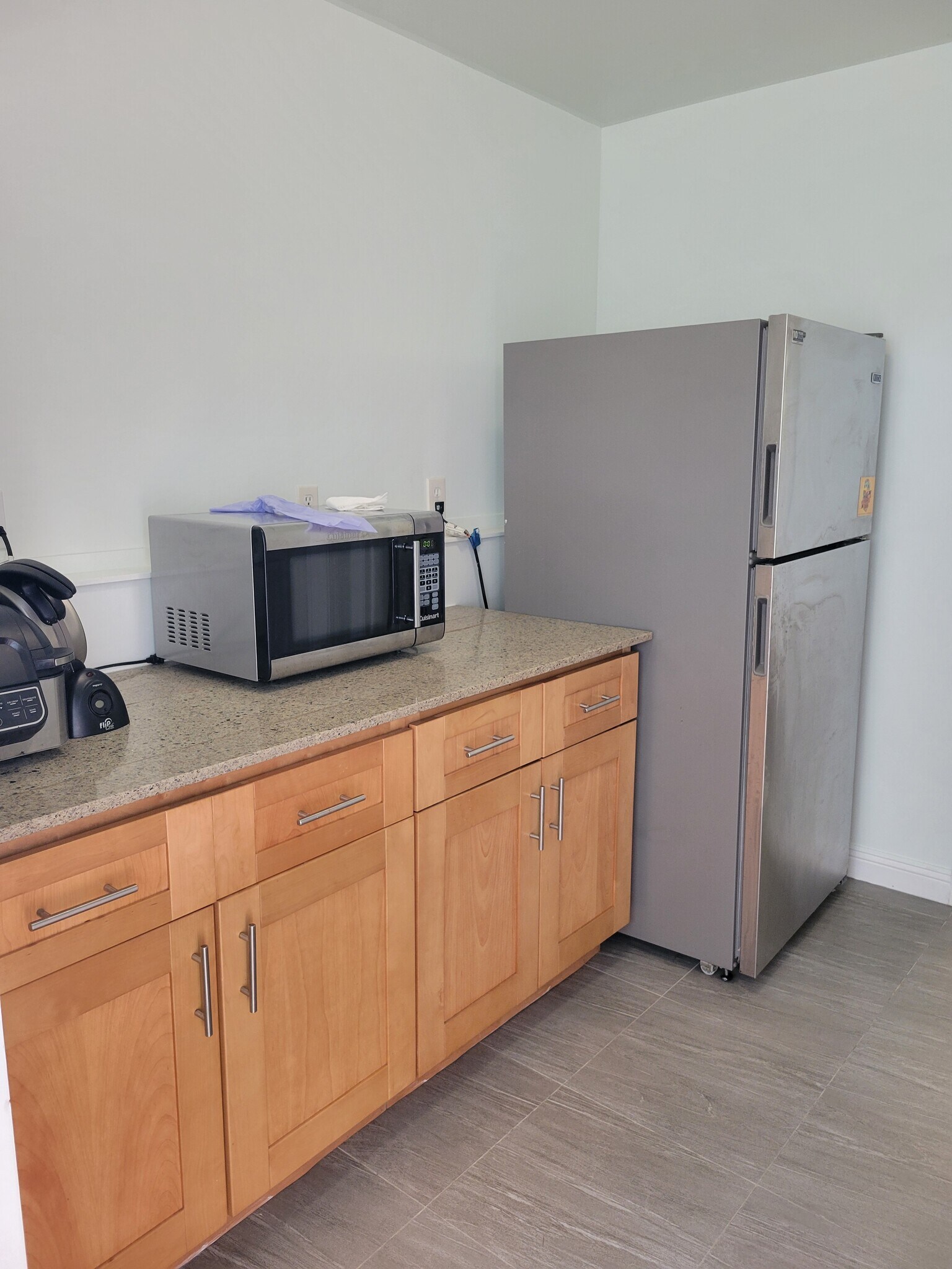 Building Photo - 614 Grand Ave