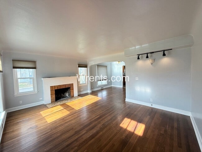 Building Photo - Beautiful 5-Bed, 2.5-Bath Home in the Heart of Spokane