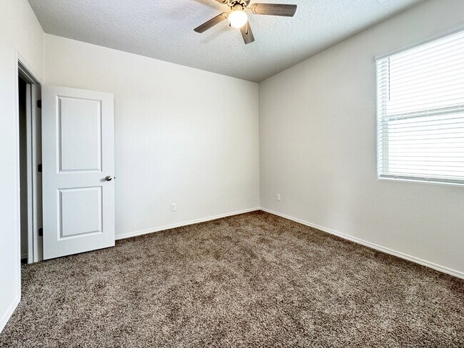 Building Photo - Newer home in Solcito Subdivision in Cente...