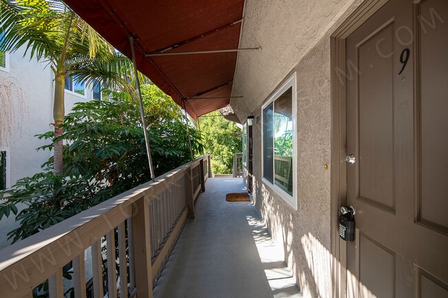 Building Photo - *OPEN HOUSE: 11/29 9-10AM* 1 BR Apartment in Hillcrest with Parking!
