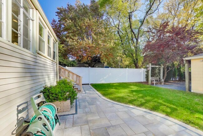 Building Photo - 1020 Harvard Terrace