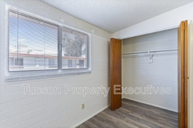Building Photo - 4246 E Pima St