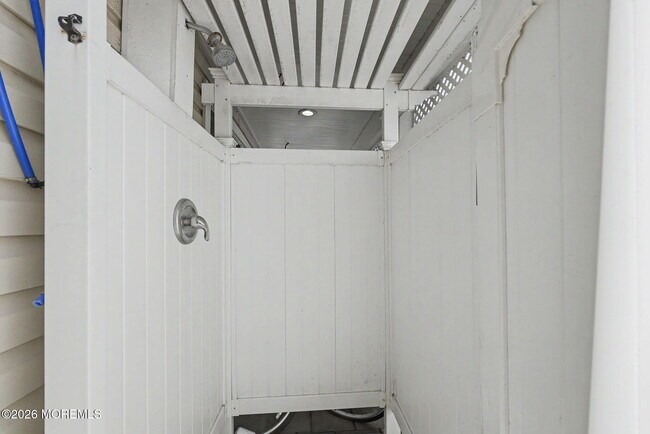 Building Photo - 7 E Church St