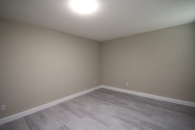 Building Photo - Southwest Pensacola 3BD/2BA with Fenced Ya...