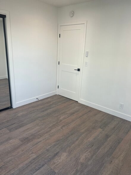 Building Photo - 1605-1/2 Blossom Lane