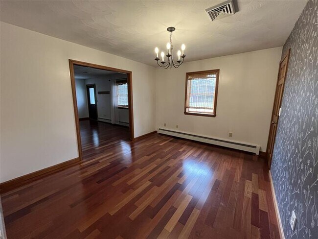 Building Photo - Three Bedroom Single Family House for Rent...